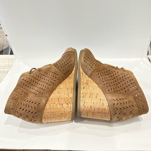 Toms perforated leaf booties suede leather lace up cork wedge size 8M EUC - Picture 4 of 7